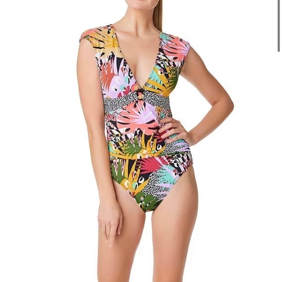 Bleu Rod Beattie
Let's Get Loud Floral V-Neck Cap Sleeve One Piece Swimsuit - Picture 3 of 7